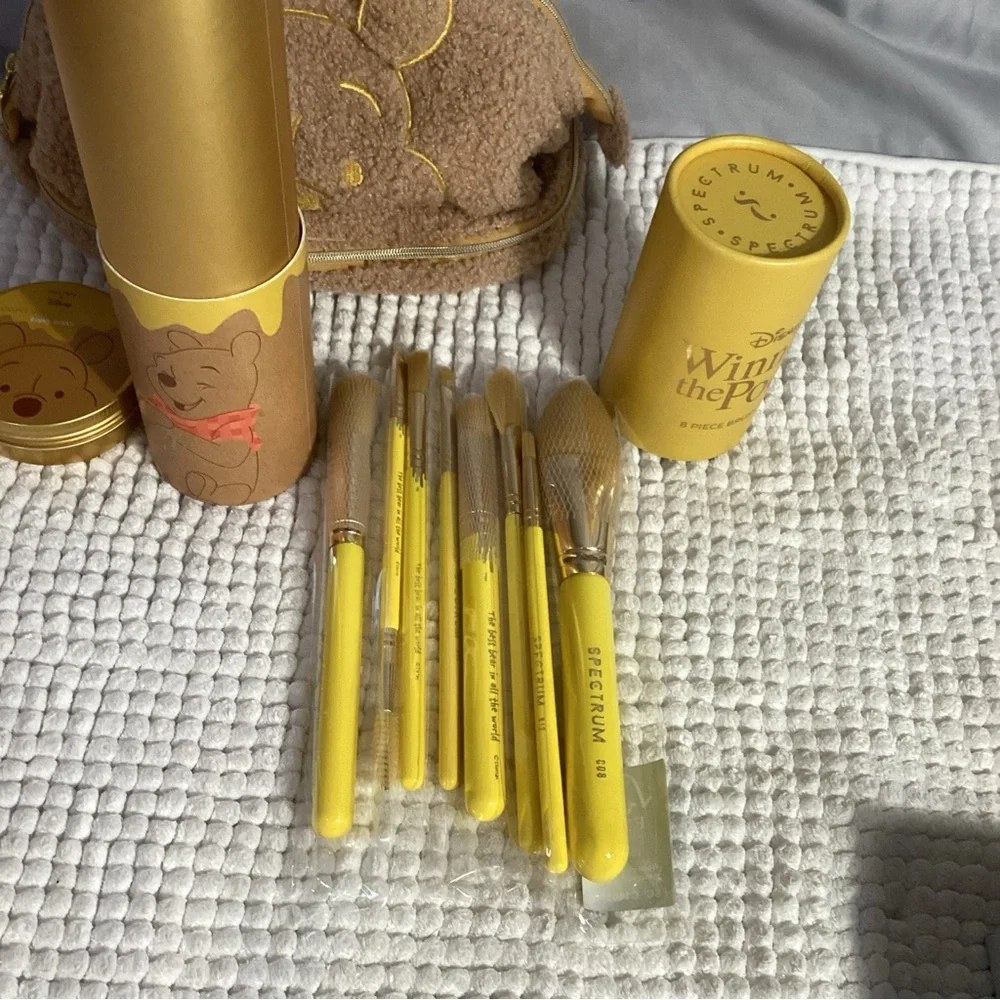 SPECTRUM Limit Ed Disney Winnie The Pooh Fuzzy Makeup Bag, Brush Set & Cleaner